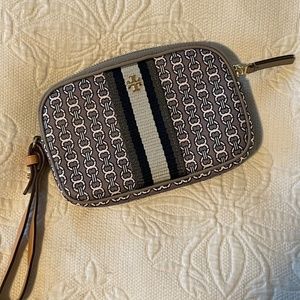 Tory Burch Gemini Link Wristlet